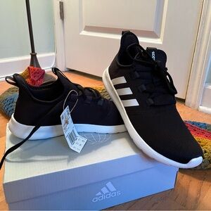 NWT Adidas women’s size 9